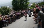 Danilo Di Luca tog afsæt med den samlede sejr i Giro d'Italia, da han lagde hele feltet bag sig på dagens etape. 