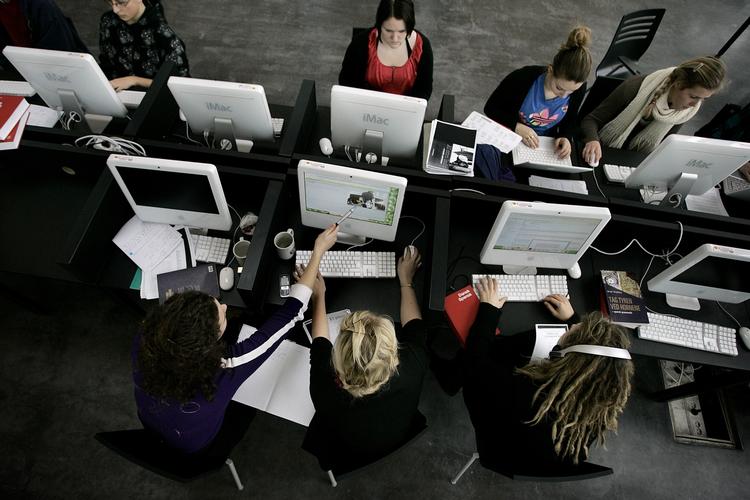 Selv om der er computere på alle skoler og gymnasier i dag, så er der stadig en million danskere, aldrig har brugt en. (Arkivfoto) 