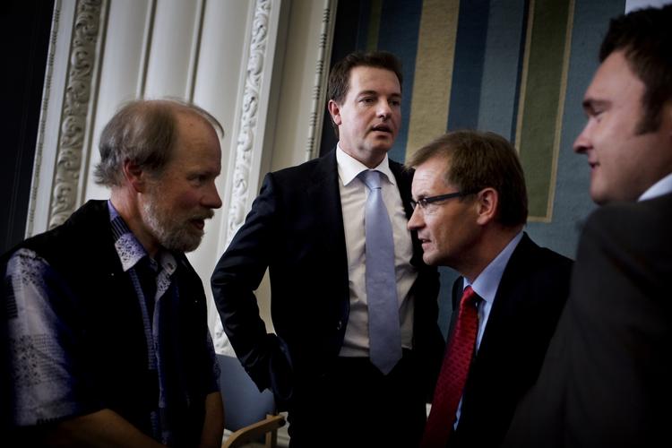 Jens Rohde (nr. to fra venstre) ved en debat i Folketinget mellem kandidater til folkeafstemningen til EU-valget i næste måned. Fra venstre ses Kjeld Albrechtsen fra Junibevægelsen, Bendt Bendtsen (K) og Dan Jørgensen (S). 