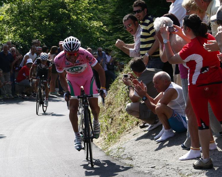 Danilo Di Luca på vej mod sejr på gårsdagens etape af Giro d'Italia. 