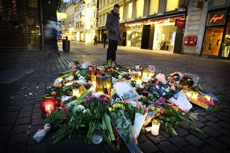 Et knivdrab på Strøget i København har igen ført til politiske krav om øget kontrol i nattelivet. 