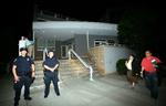 Politiet uden for synagogen Riverdale Jewish Center i Bronx, New York. Synagogen var i går mål for et muligt bombeangreb. Fire er anholdt i sagen. 