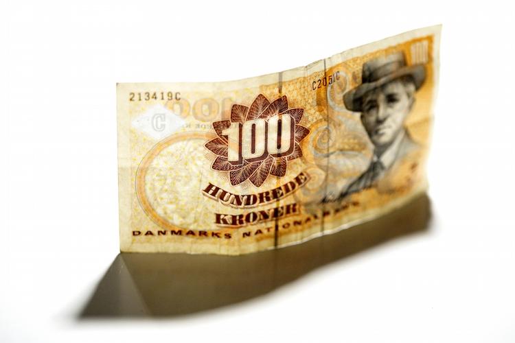 Danskerne vil hellere give deres penge til små banker end til de store. 