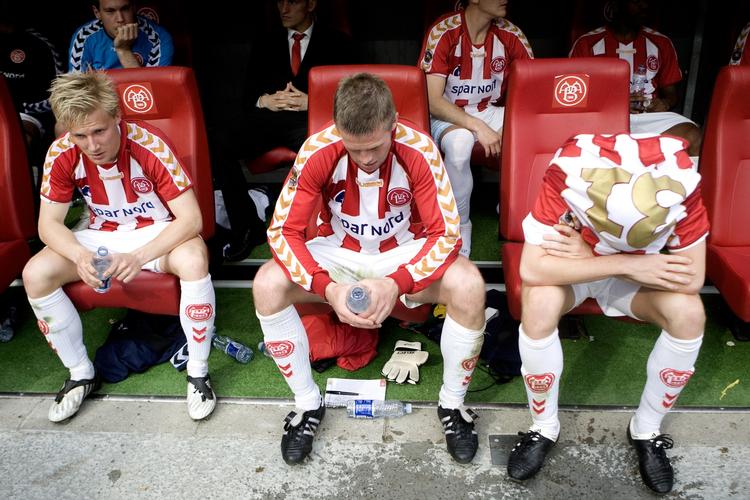 AaB'erne følger sig snydt af dagens dommer. 