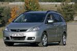 Mazda 5 har en detalje, som de færreste konkurrenter kan tilbyde: skydedøre til bagsæderne. 