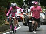 Det er godt at være populær, men fansene kan også komme for tæt på som denne tilskuer på 12. etape af Giro d'Italia,  som bliver verfet væk af Danilo Di Luca. 