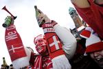Opgøret mod Sverige har altid betydet meget for de danske fodboldfans. Her er det en af slagsen, som overværet EM-kampen mellem de to lande på storskærm på Rådhuspladsen i 2004. 