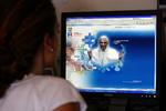 Det er fra internetsiden her, www.pope2you.net, at Facebook-brugere kan tilføje pavens applikation til deres profil på det sociale netværk. 
