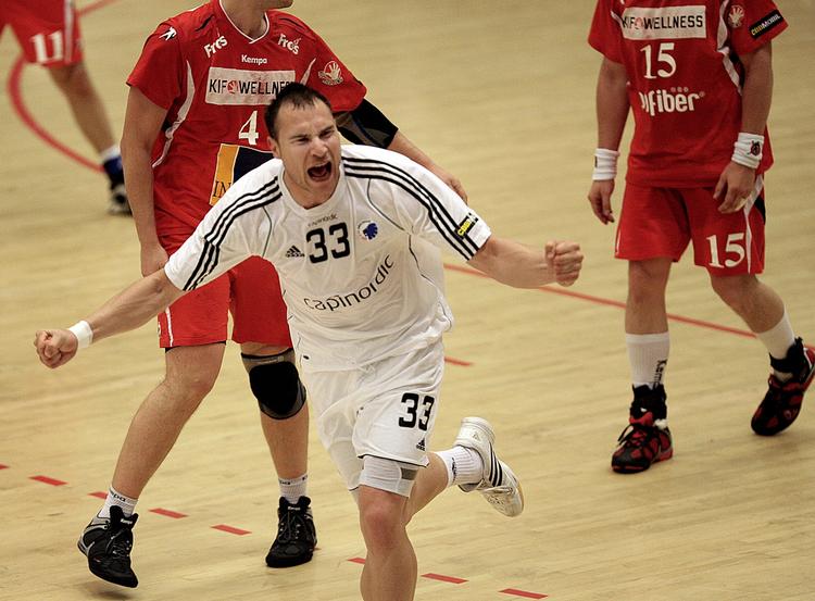 FCK Vukasin Rajkovic jubler efter endnu en scoring under den første DM-finale mellem FCK Håndbold og KIF Kolding, som FCK vandt 34-32. 