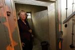I begyndelsen af maj besøgte Angela Merkel som den første tyske kansler det tidligere Stasifængsel Hohenschönhausen ved Berlin. Nu fortæller hun selv om sine erfaringer med Stasi. 