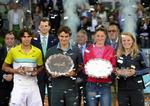 Caroline Wozniacki (th) i selskab med den absolutte tennis-top ved præmieoverrækkelsen i Madrid. Fra venstre er det herrernes nummer et, Rafael Nadal, Roger Federer, der er nummer to på på listen og kvindernes etter, Dinara Safina. 
