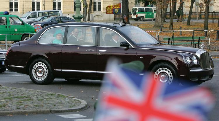 En britisk tabloidavis hævder at have skaffet sig adgang til dronningens bil. 