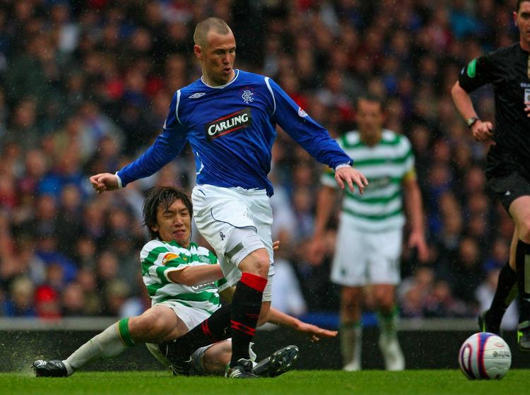 Rangers FC og Kenny Miller (i blåt) vandt det seneste lokalopgør over Celtic med 1-0, hvilket blev udslagsgivende for årets skotske mesterskab. Arkivfoto. 