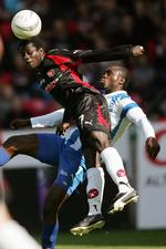 FCM's Salami i en hovedstødsduel med Utaka fra OB. Kampen mellem de to klubber endte 1-1. 