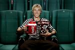Så er der serveret. En tur i biffen med lidt popcorn og 1,8 liter cola. Så meget cola kan blive en farlig vane. 