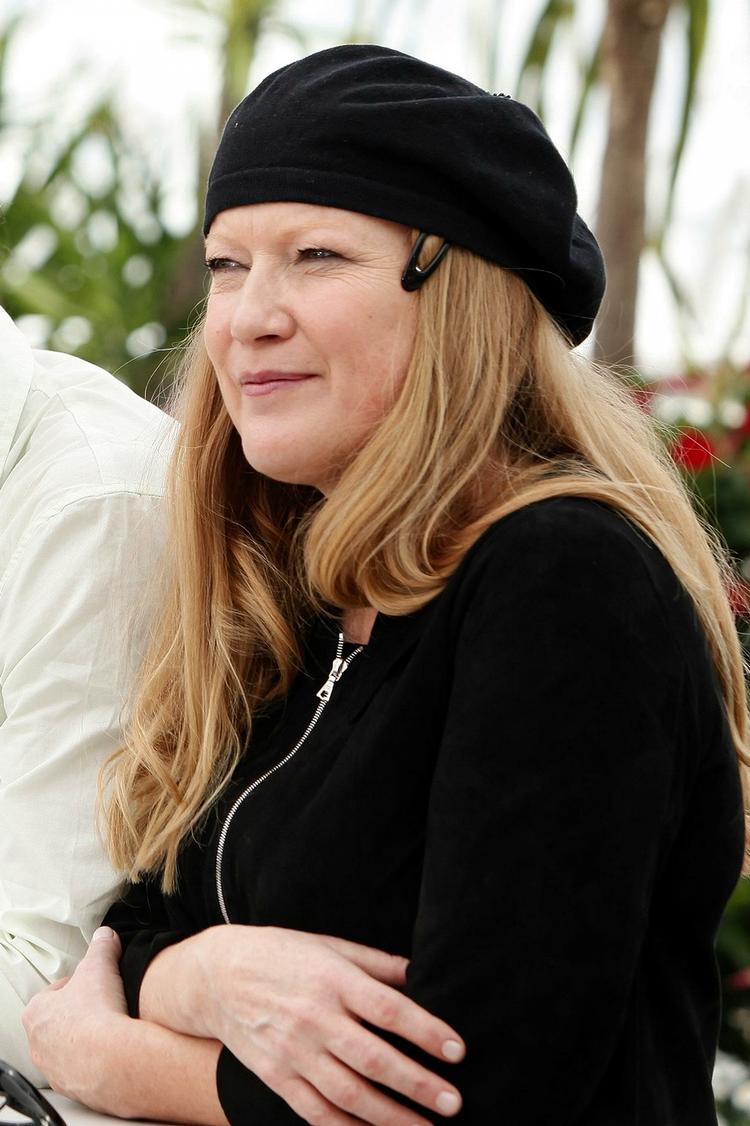 Den 48-årige britiske instruktør Andrea Arnold vandt juryens pris og gav efterfølgende danske Lars von Trier point for festivalens bedste bemærkning under det kaotiske pressemøde for 'Antichrist' tidligere på ugen. 