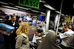Mange computere og tv sælges som gode tilbud - men det er umuligt for forbrugerne at tjekke om tilbuddet reelt er noget værd. 