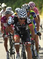Spanske Carlos Sastre fører feltet an under gårsdagens Giro-etape. 
