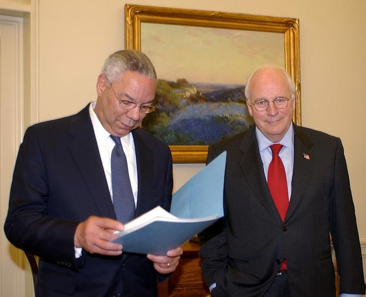 Dick Cheney (th.) mener ikke, at Colin Powell er republikaner længere. Det afviser Powell, som advarer partiet mod at bøje sig for diktater fra højrefløjen. (Arkivfoto) 