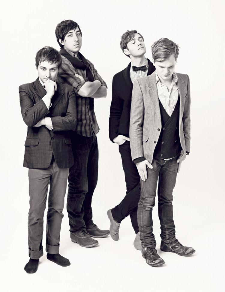 Grizzly Bear har et nært forhold til det danske band Efterklang, som introducerede dem for begrebet gummistøvler på en oversvømmet Roskilde Festival i 2007. 