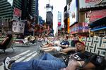 Michael Johnson var en af de mange newyorkere, der straks tog det bilfri Broadway til sig. 