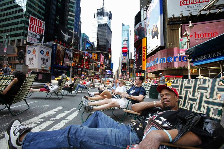 Michael Johnson var en af de mange newyorkere, der straks tog det bilfri Broadway til sig. 
