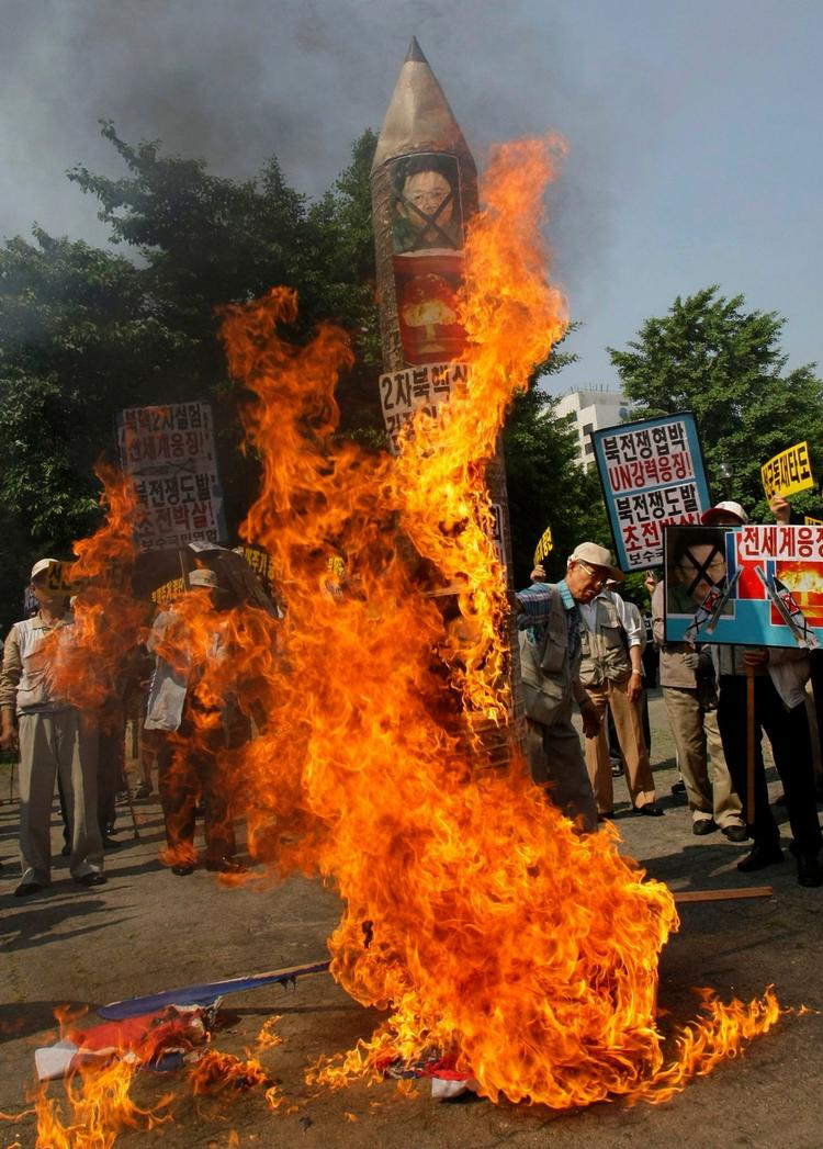 Sydkoreanere protesterer over de nordkoreanske atomprøvesprængninger. 
