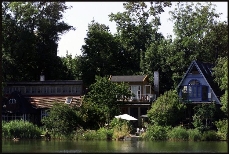 Christiania-huse langs voldgravens bred. Arkivfoto. 