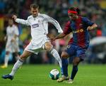 David Beckham (tv) og Ronaldinho har tidligere optrådt på hvert deres hold i duellerne mellem Real Madrid og Barcelona. Arkivfoto. 