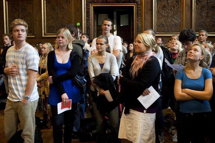 Har man siddet med næsen i bøgerne mellem 1998 og 2003, er der sandsynligvis ingen penge at hente gennem sp-ordningen. Her er det nye studerende, der bliver budt velkommen til immatrikulation på Københavns Universitet. 
