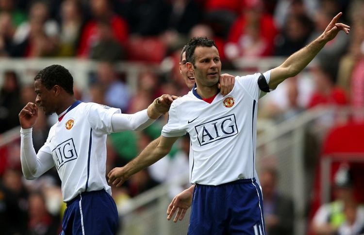 Ryan Giggs og Manchester United optræder i en helt hvid spilledragt, når det onsdag aften gælder finalen mod FC Barcelona. Arkivfoto. 