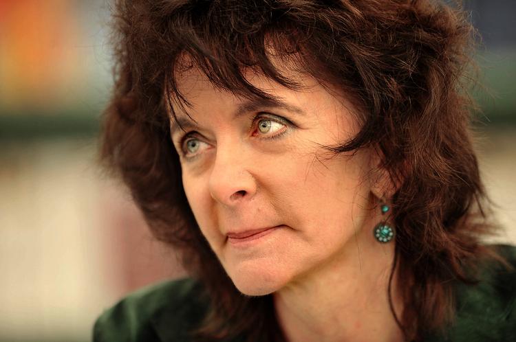 Ved Hay Festival i Wales i går forklarede digteren Ruth Padel pressen, hvorfor hun trækker sig som Oxfordprofessor i poesi.  Foto: Ben Birchall 