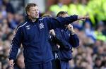 Evertontræner David Moyes på sidelinjen i træningstøj  under en kamp mod Tottenham 9. maj. Arkivfoto. 