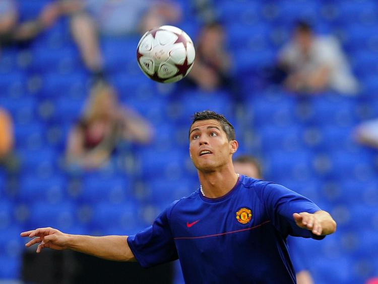 Inden for en halv time har Christiano Ronaldo bragt Manchester United foran 1-0 mod Barcelona i Champions League-finalen, spår bookmakerne. Her ses Ronaldo under træningen i går. 