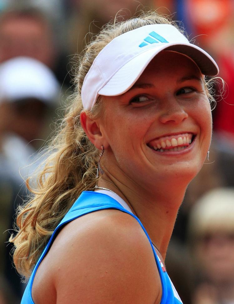 Caroline Wozniacki smiler efter gårsdagens sejr. 
