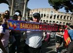 Tusinder af fodboldfans befolker Roms gader op til aftenens store finale mellem Manchester United og Barcelona. 