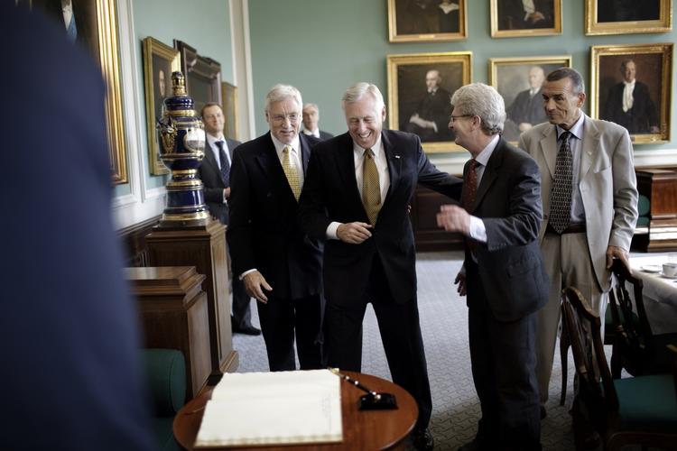 Steny Hoyer, midt i billedet, er i København, hvor han i dag besøgte Folketinget. 