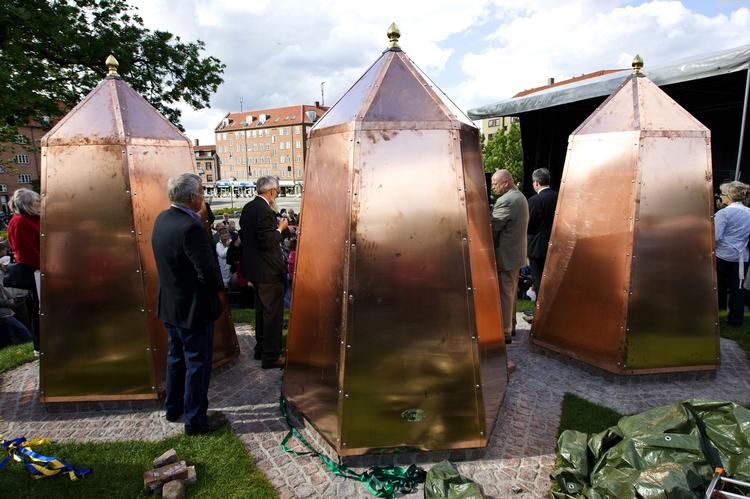 Afsløringen af mindesmærket for den svenske belejring af København. Statuerne er lavet af kunstneren John Cornelius Rægaard. 