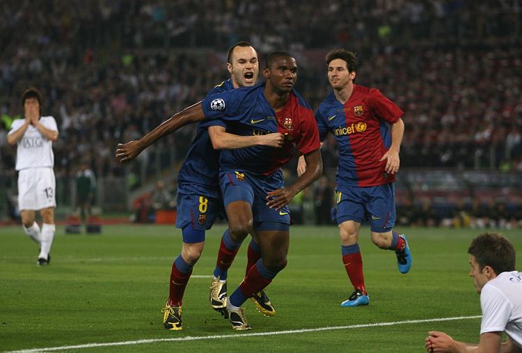 Oplægget kom fra Andres Iniesta (tv.), da Samuel Eto'o snoede sig fri og scorede Champions League-finalens første mål. 