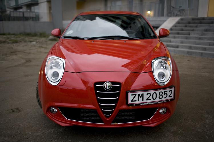 Alfa Romeo Mito er ikke specielt praktisk, men har til gengæld masser af udstråling. 