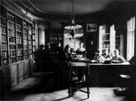 Kvinder havde ikke adgang til byens læseforeninger. Derfor stiftedes i 1872 Kvindelig Læseforening, hvorfra billedet her er taget. Foto: Julie Laurberg/Gyldendals Billedarkiv 