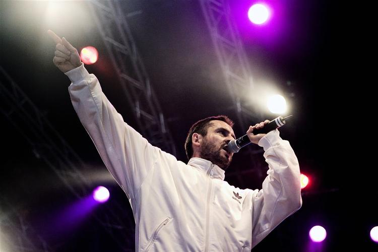 Dee Pee, tidligere førsteelsker i Rockers By Choice, sad fast i fortiden ved koncerten på Cosmopol Scenen. 