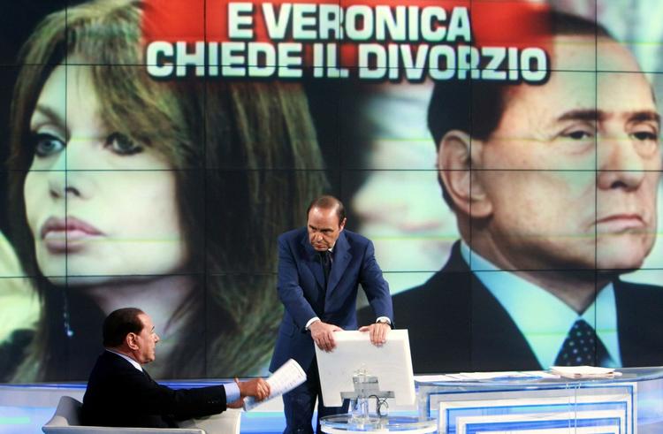 Berlusconis kone, Veronica Lario, har anmodet om skilsmisse som følge af de mange rygter om gemalens sidespring. 