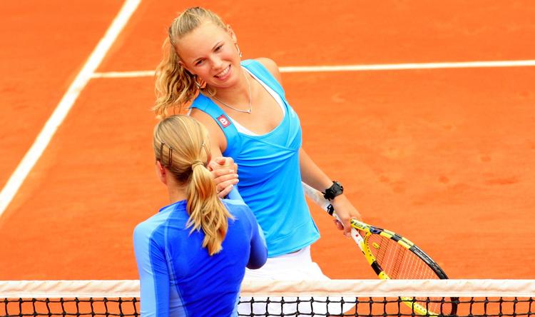 Caroline Wozniacki servede så forsigtigt, at hun fik 89 procent af sine førsteserver i spil mod Jill Craybas. 
