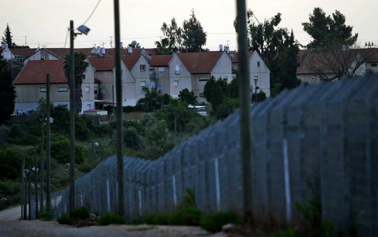 Israelske bosættelser tæt på en såkaldt sikkerhedsmur, der er opført i den nordlige del af Vestbredden (arkivfoto). 