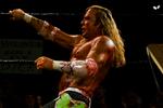 Fremragende.  ’The Wrestler’ er ikke en film om amerikansk brydning, ligesom der heller ikke er tale om en af den slags opulente ’storfilm’, man næsten ikke magter at se, når reklametrommerne endelig tier. Den her enkle triumf af en røvfuld bør bare ses.  Foto fra filmen 