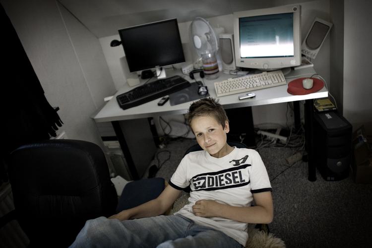 Jakob på 13 havde ingen anelse om, at quizzen på facebook ville koste ham penge. 