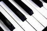 Ingen erstatning. Det er ikke nok med musikundervisning på internettet - den rigtige musiklærer kan ikke tages ud af billedet. 