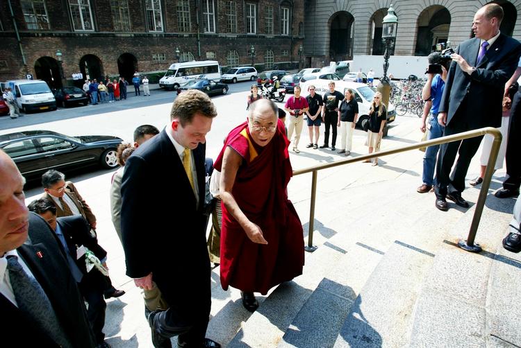 Dalai Lama besøgte også Danmark i 2003, hvor dette billede blev taget. Arkivfoto. 