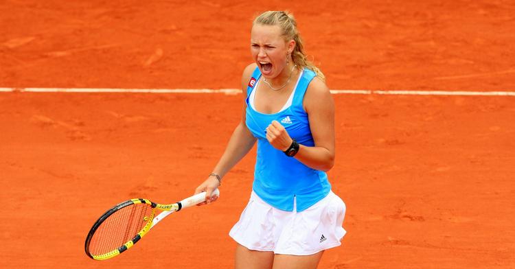 Caroline Wozniacki har glad for at få overstået sin kamp i anden runde i løbet af to sæt. 